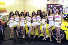 Puluhan Gadis Seksi...