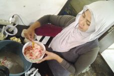 Jualan Cipuk Raup Untung...