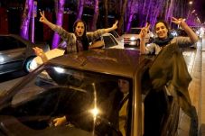 Iran Berpesta Sambut...