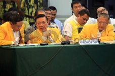 Agung Laksono Cs Diminta...