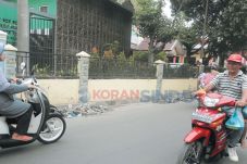 Sampah di Drainase Jalan...