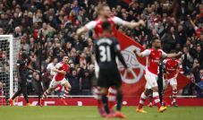 Arsenal Berondong Liverpool...