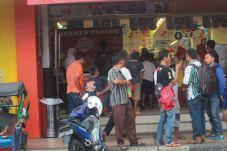 Warga Gerudug Toserba...