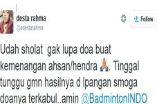 Selesai Ibadah, Wanita...