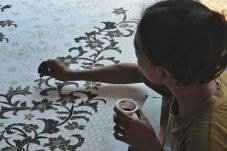 Perajin Batik Resah...