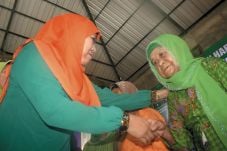 Mensos Khofifah Ajak...