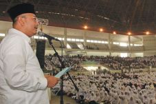 Ribuan Siswa Berzikir...