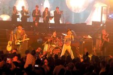 Slank Lebih Berwarna