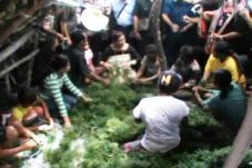 Menteri Susi Dengarkan...