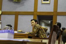 Menpora Diminta Realisasikan...
