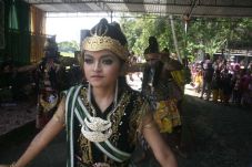 Melihat Tradisi Wiwit...