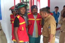 Tuntut Pembayaran Gaji,...