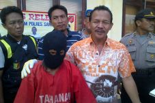 Buron Dua Tahun, Pelaku...