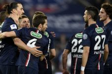 Menang Telak, PSG Lolos...
