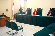 Asyani Dituntut Percobaan...