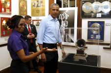 Obama Bicara Ganja di...