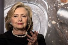 Hillary Clinton Bersiap...