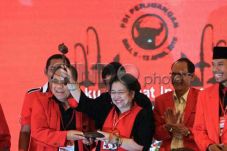 Berapi-api, Megawati...