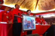 Megawati Dapat Kejutan...