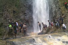 Berenang di Bawah Air...