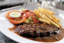 Steak Lokal Rasa Internasional