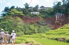 Tujuh Rumah Terancam...