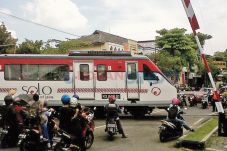163 Perlintasan Railbus...