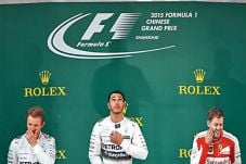 Mercedes Sibuk Redam...