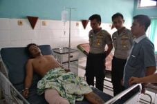 Kabur Saat Diborgol,...