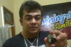 Liontin Pancawarna Garut...