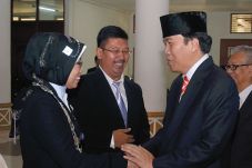 Prof Widowati Pimpin...