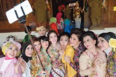 Lomba Menjahit Bendera...