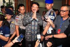 Budi Gunawan Absen di...