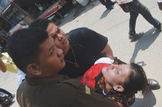 Dengar Dakwaan, Istri...