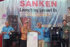 Lemari Es Cantik dengan...