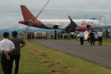 Teror Bom Pesawat Batik...