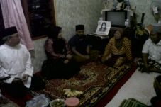 Siti Zaenab Jadi Guru...
