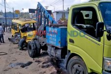 Truk Tabrak Enam Kendaraan,...