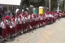 Pelajar SD Rela Basah-basahan...