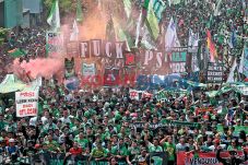 Menpora Bekukan PSSI