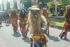 Ajang Mengenalkan Seni...