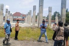Polisi Lidik Proyek...
