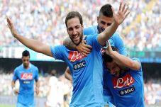Tiga Gol Napoli Gunduli...
