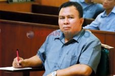 Abdul Hadi Dituntut...