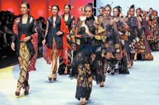 Eksis Mendesain Kebaya