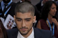 Zayn Malik Terjun ke...