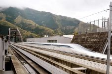 Kereta Peluru Maglev...