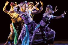 Pertontonkan Seni, Teater,...
