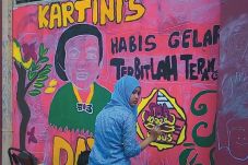 Pelajar Lukis Mural...