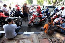 Warga Keluhkan Jalan...
